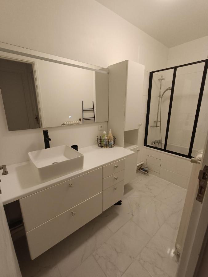 Chelles Centre Ville 2 Chambres Pres Des Bords De Marne 10 Minutes A Pieds De La Gare De Chelles-Gournay 5 Minutes De La Gare De Vaires-Sur-Marne 20 Minutes De Disneyland Jusqu'A 5 Couchages Possibles 외부 사진